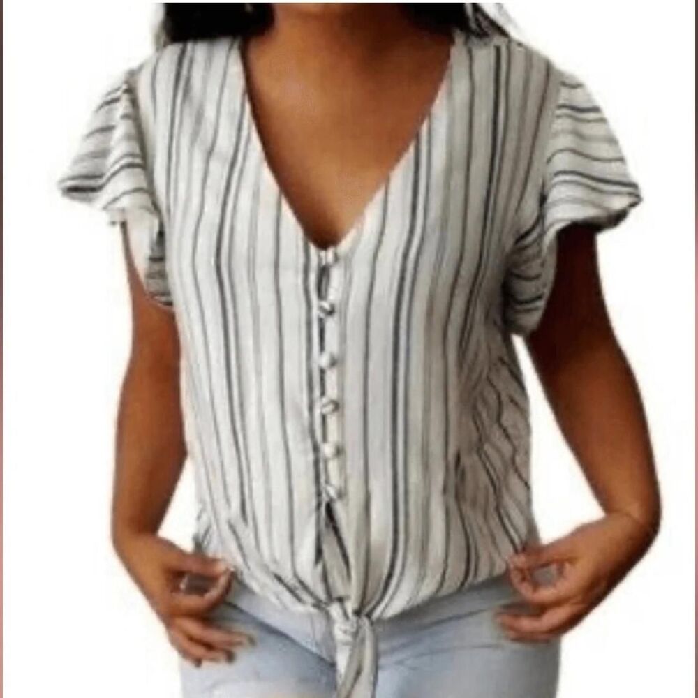Women's White and Green Blouse